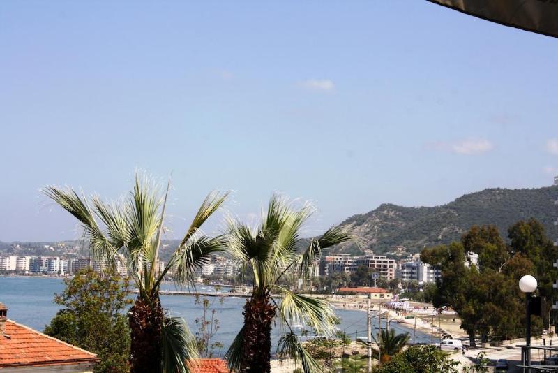 Ambasador 호텔 Vlorë 외부 사진