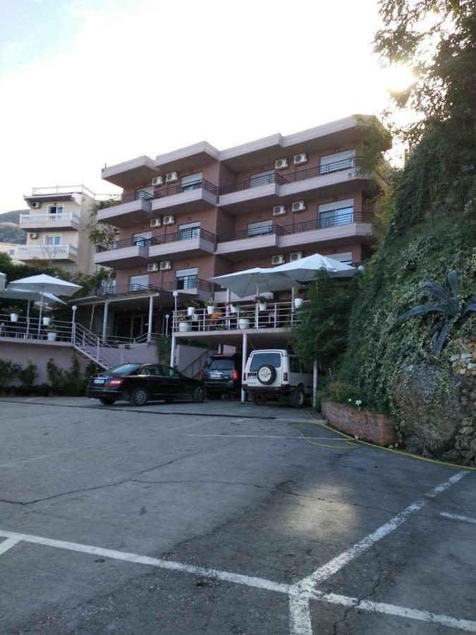 Ambasador 호텔 Vlorë 외부 사진