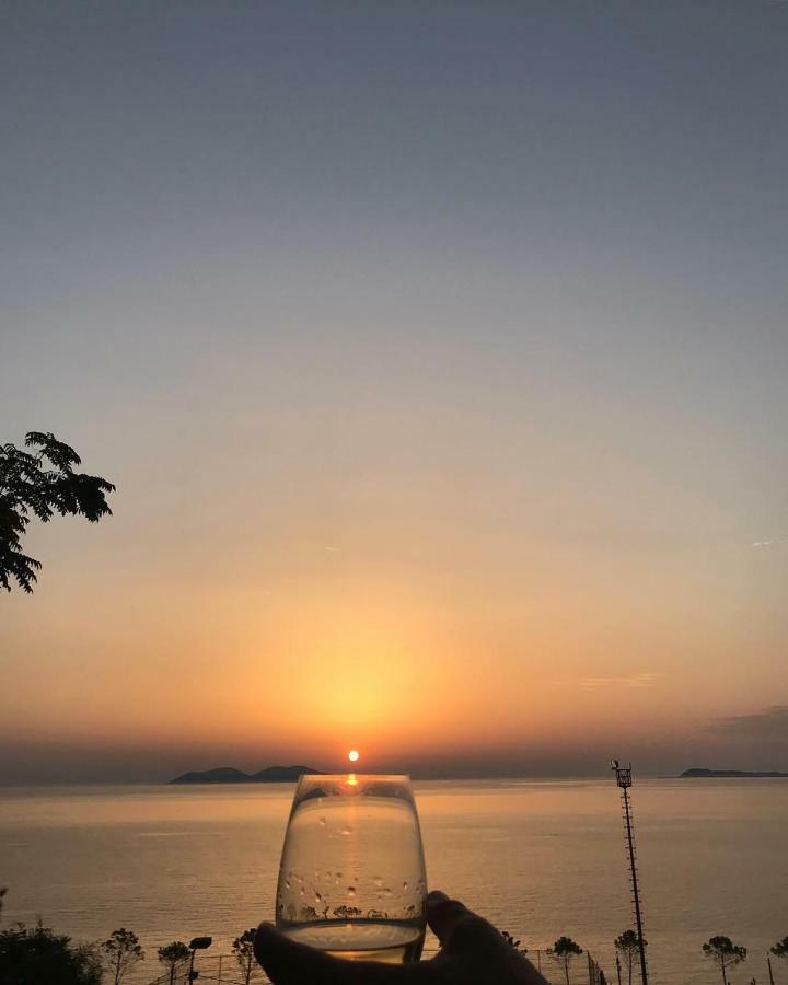 Ambasador 호텔 Vlorë 외부 사진